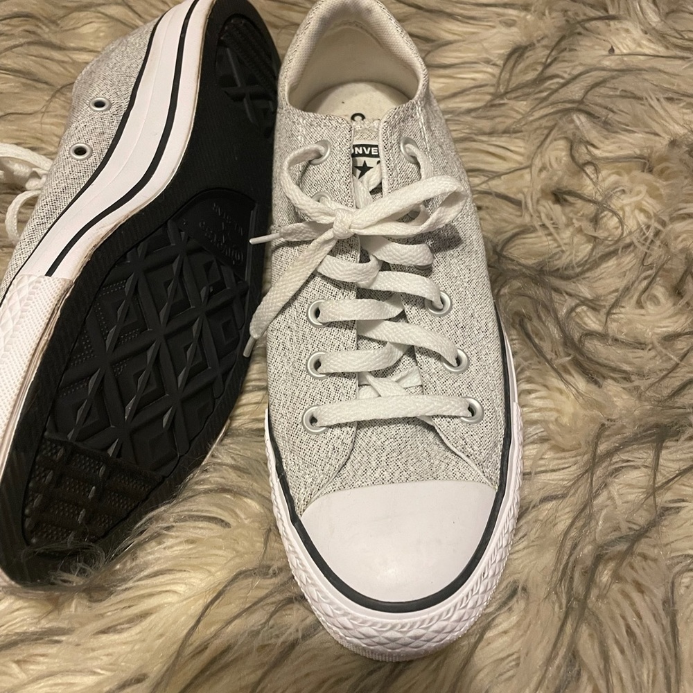 Low top chucks